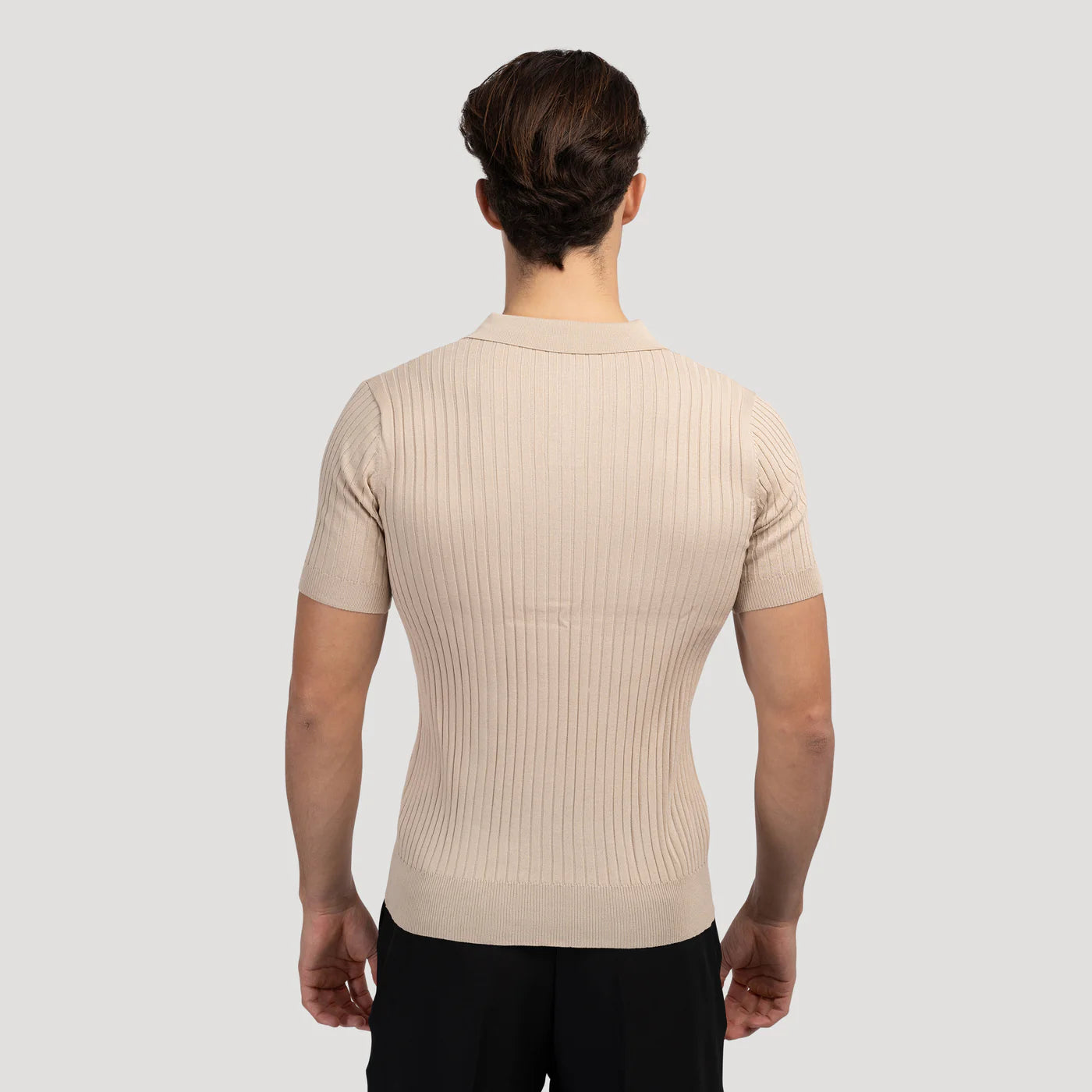 Polo Tricoté à Col V – Chic Décontracté