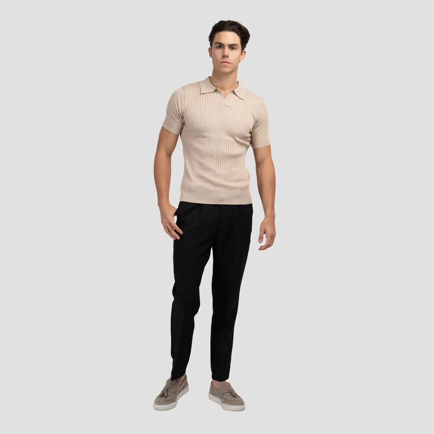 Polo Tricoté à Col V – Chic Décontracté
