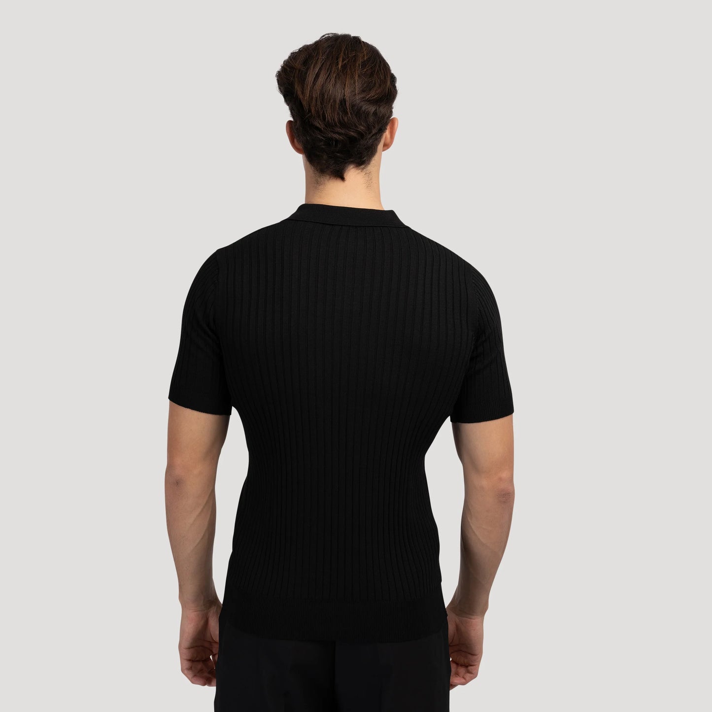 Polo Tricoté à Col V – Chic Décontracté